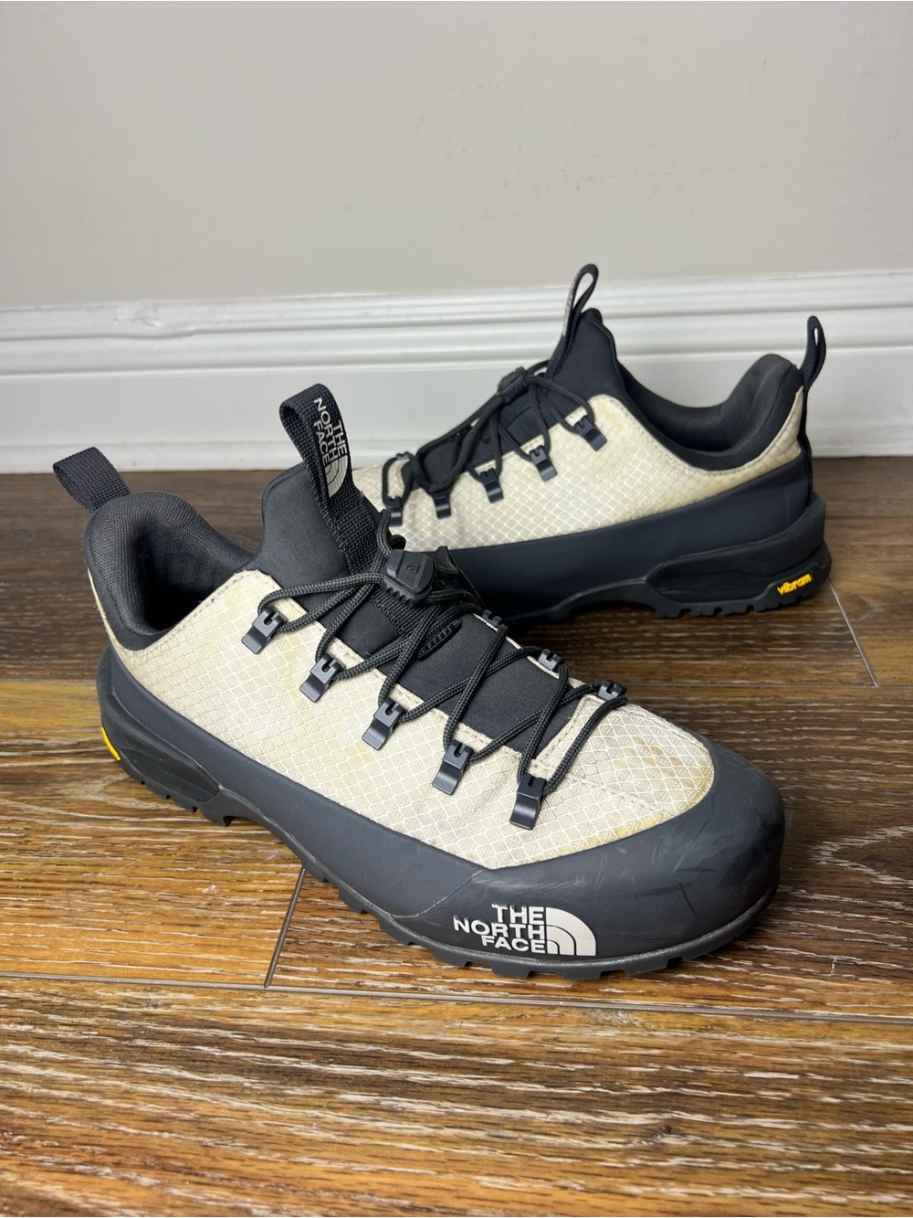 The North Face Glenclyffe Low Men's 10 Beige Black Vibram Hiking Shoes TNF